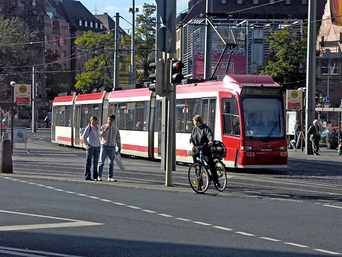 Nuernberg--Tram-1123-am-Bah