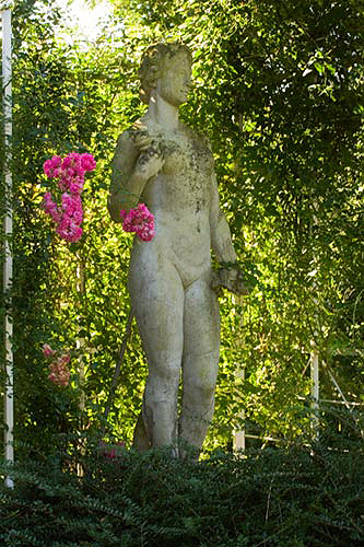 Statue-in-Europas-Rosengart