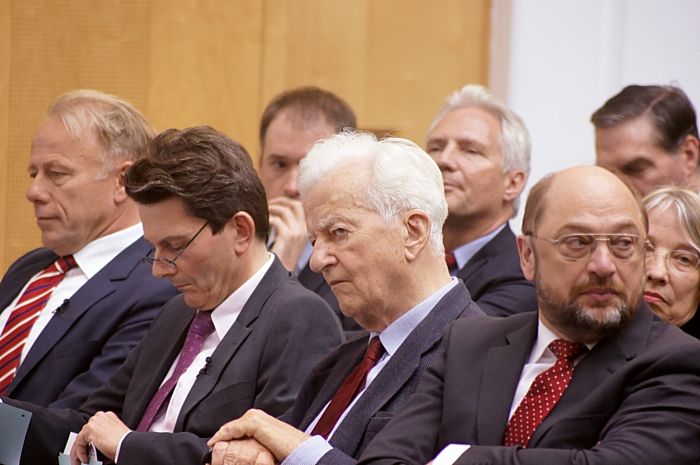 Trittin, Muetzenich, von Weizsaecker, Schulz im Hintergrund Vollmer