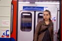 Bezauberndes Girl in der U-Bahn Warschau