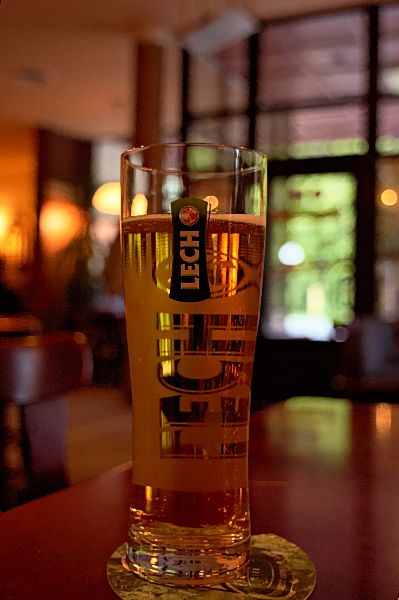 Lech Bier in einem italienischen Lokal in Tarnow