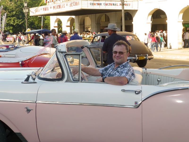 ein pink Cadillac gehoert nicht unbedingt zu den bevorzugten Fahrzeuge von dannykurpfalz