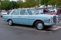 Hellblauer Mercedes
