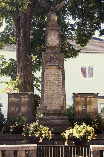 kriegerdenkmal in echsenbach_DSC1788