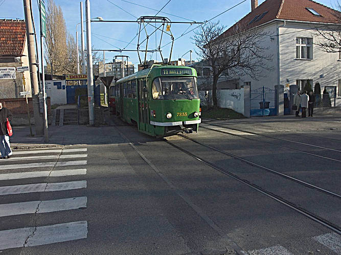 Tram-7835,-Linie-11,-in-Bra